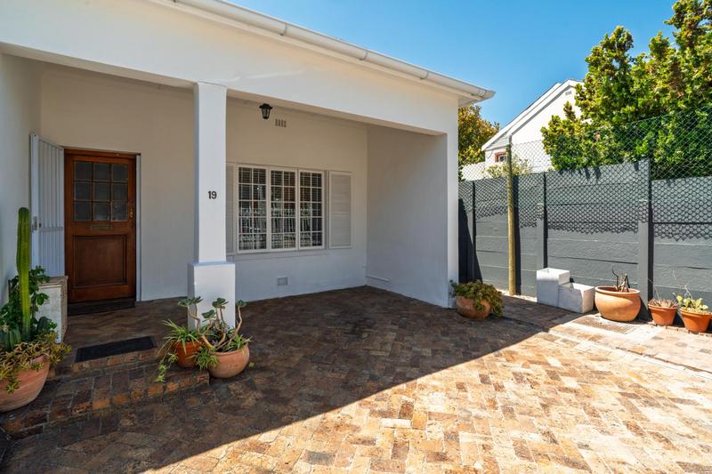 2 Bedroom Property for Sale in Harfield Village Western Cape